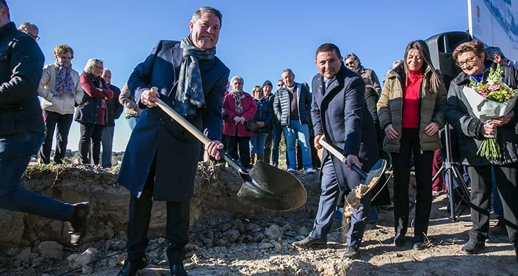 Hoy se ha colocado la primera piedra de la residencia de ancianos de Mejorada