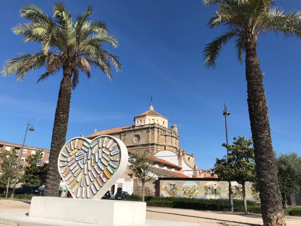 Talavera, de corazón cerámico, ya alberga su nuevo monumento