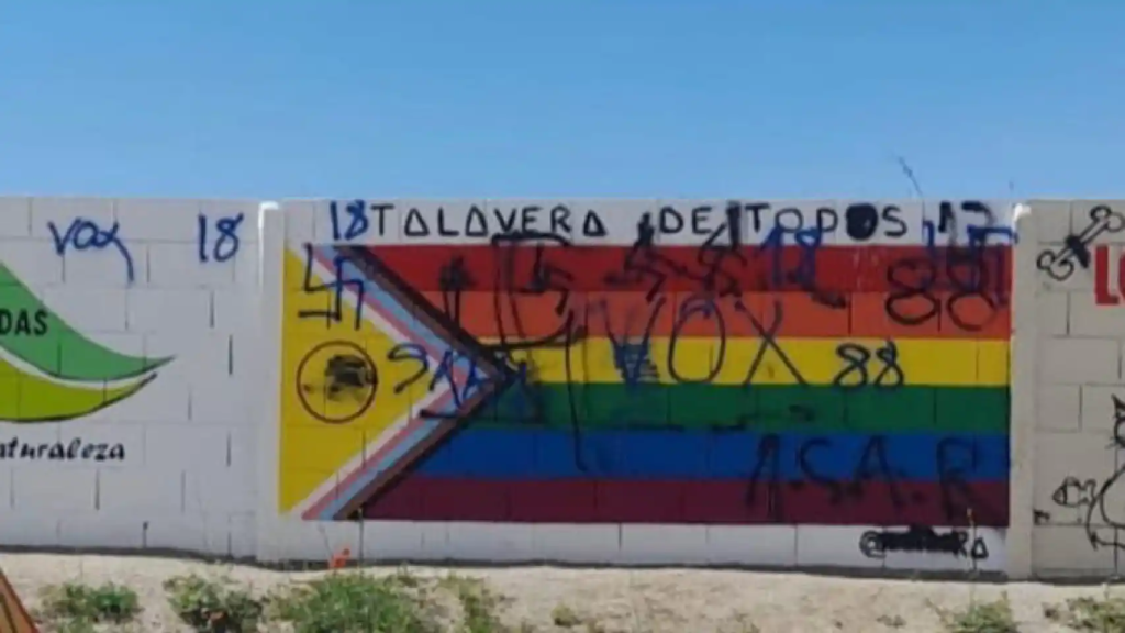 Mural LGTBI en Talavera vandalizado con símbolos nazis y de odio