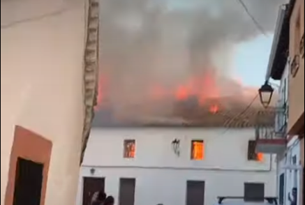 Calcinadas dos casas en un incendio en Alcaudete de la Jara