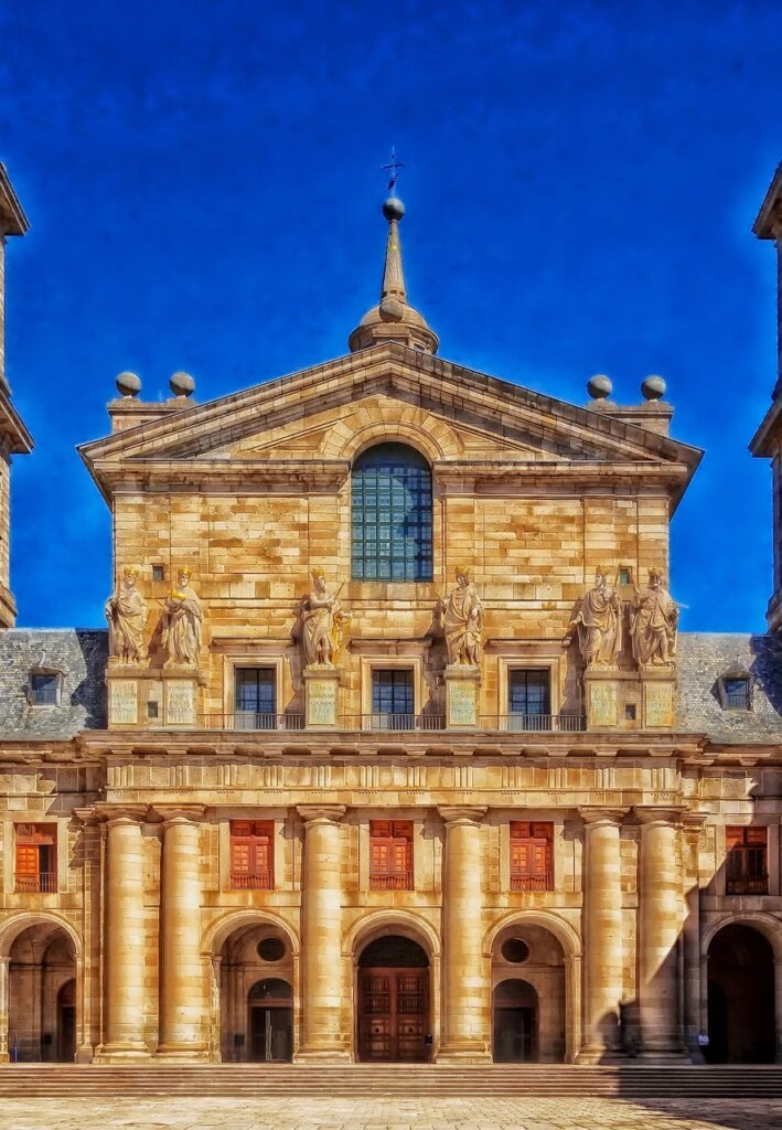 Descubre el Monasterio de San Lorenzo del Escorial, a hora y media de Talavera