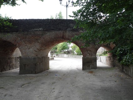 Puente que sobrepasaba el arroyo - Foto de David Miguel Rubio