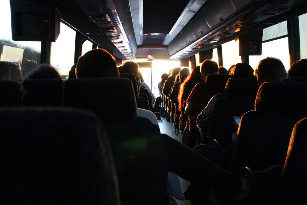 Gritos de desesperación en Talavera: ¡Mejoras urgentes en el transporte o exilio laboral!