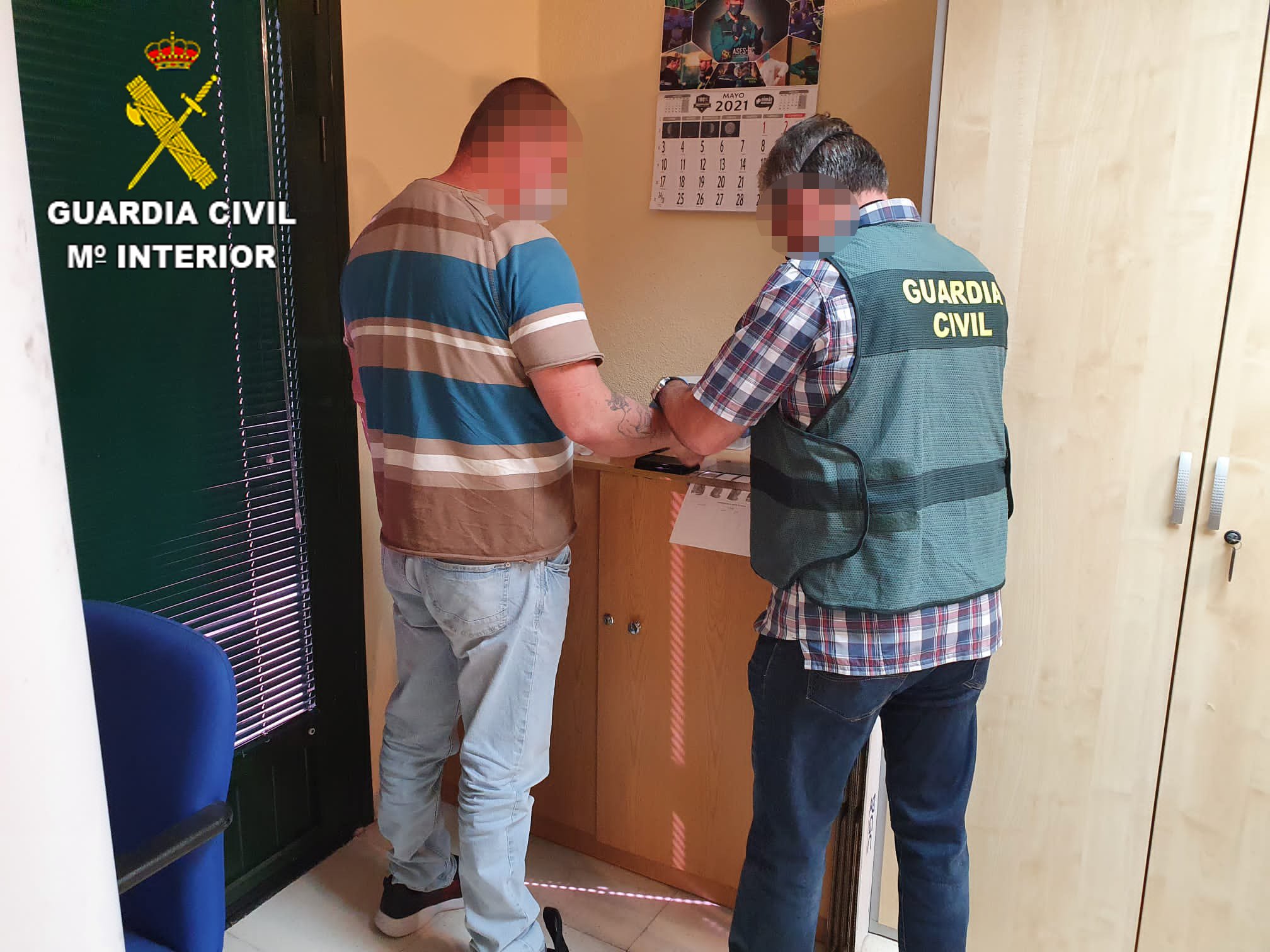 La Guardia Civil Detiene In Fraganti A Una Persona Por Un Robo Con ...