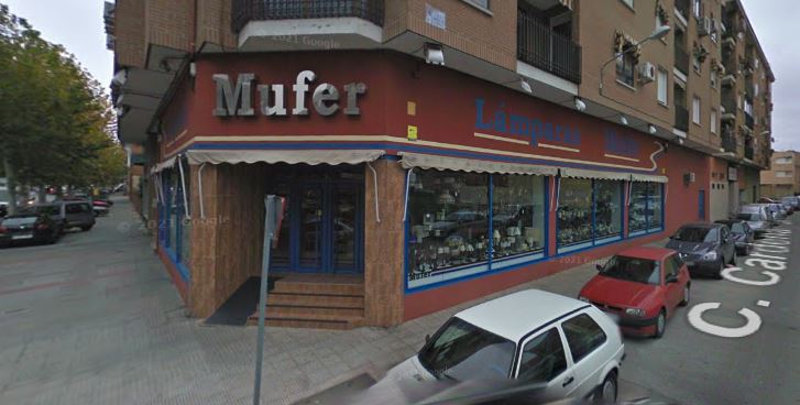 Lámparas Mufer, toda una vida en el barrio Puerta de Cuartos