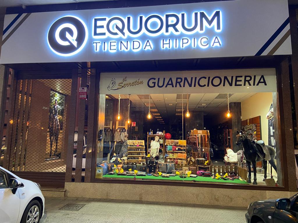 Equorum, tienda de hípica en el barrio El Faro