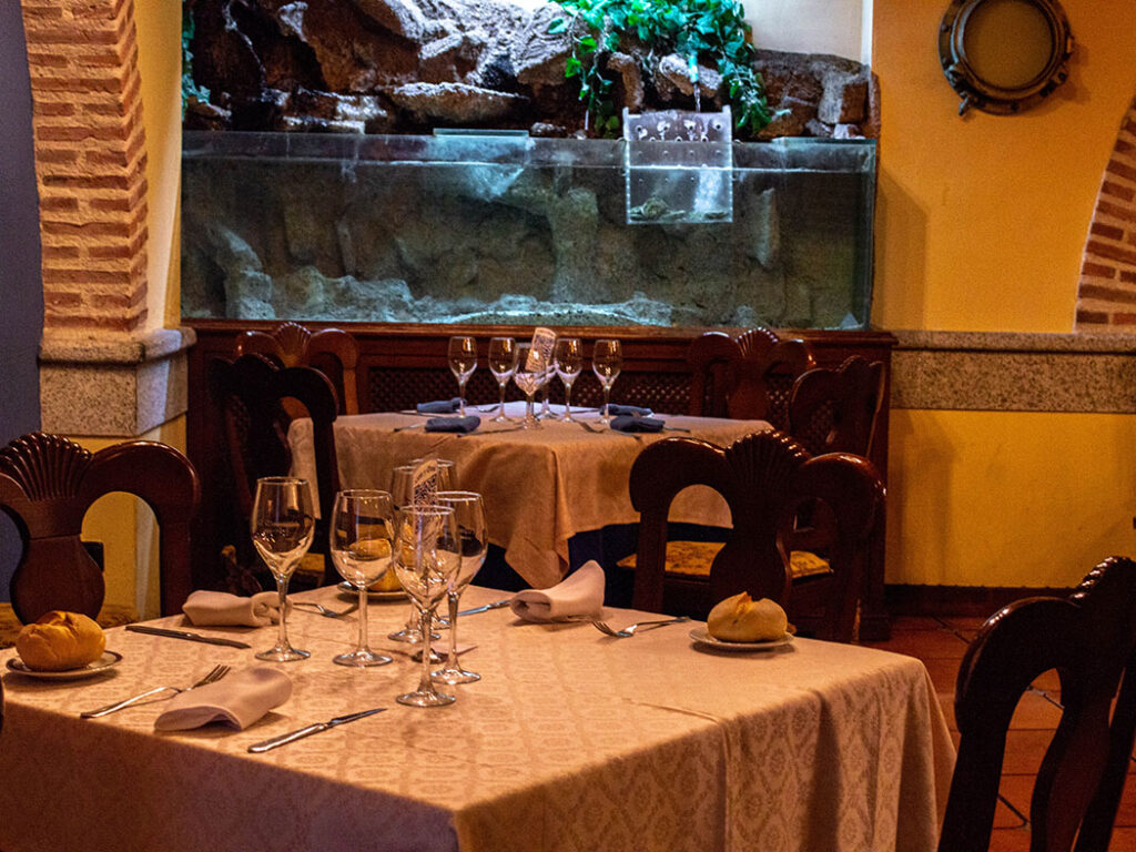 Restaurante El Monasterio, marisco y arroces en el Casco Antiguo