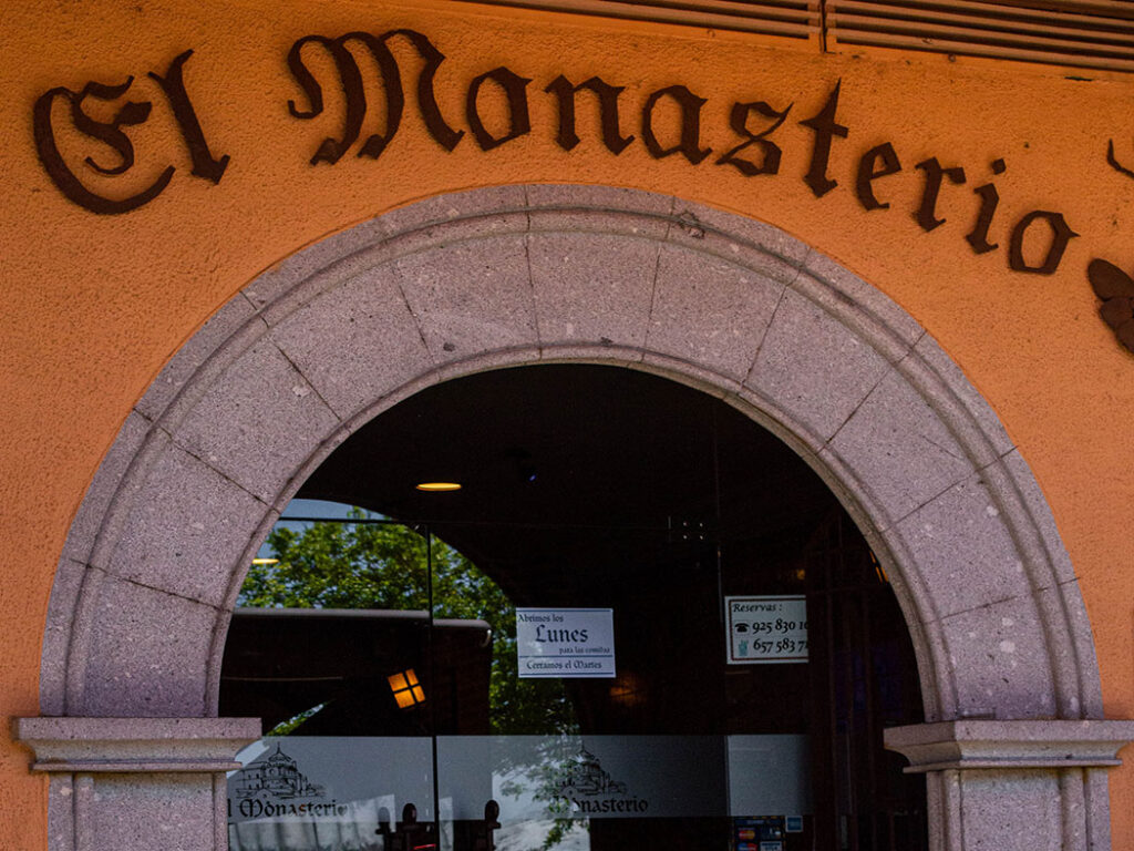 Restaurante El Monasterio, marisco y arroces en el Casco Antiguo