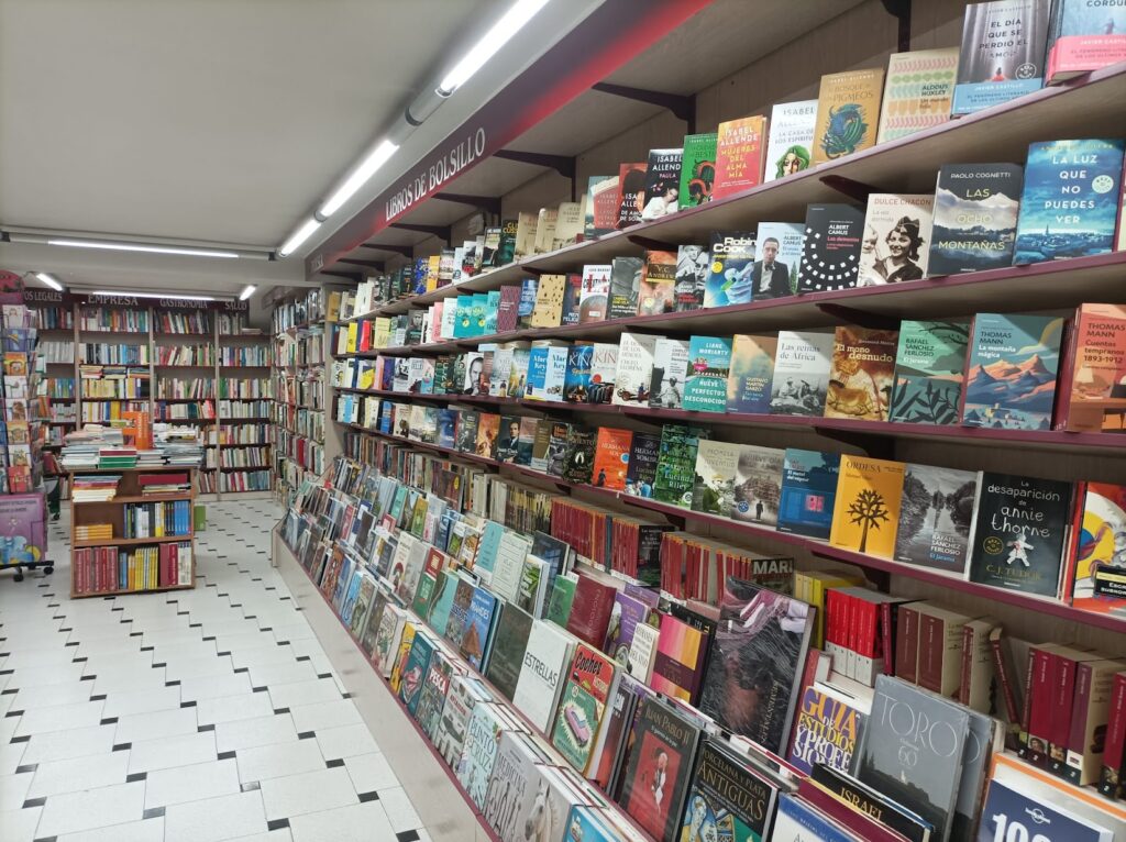 Librería Páginas, toda una vida en el barrio Fray Hernando