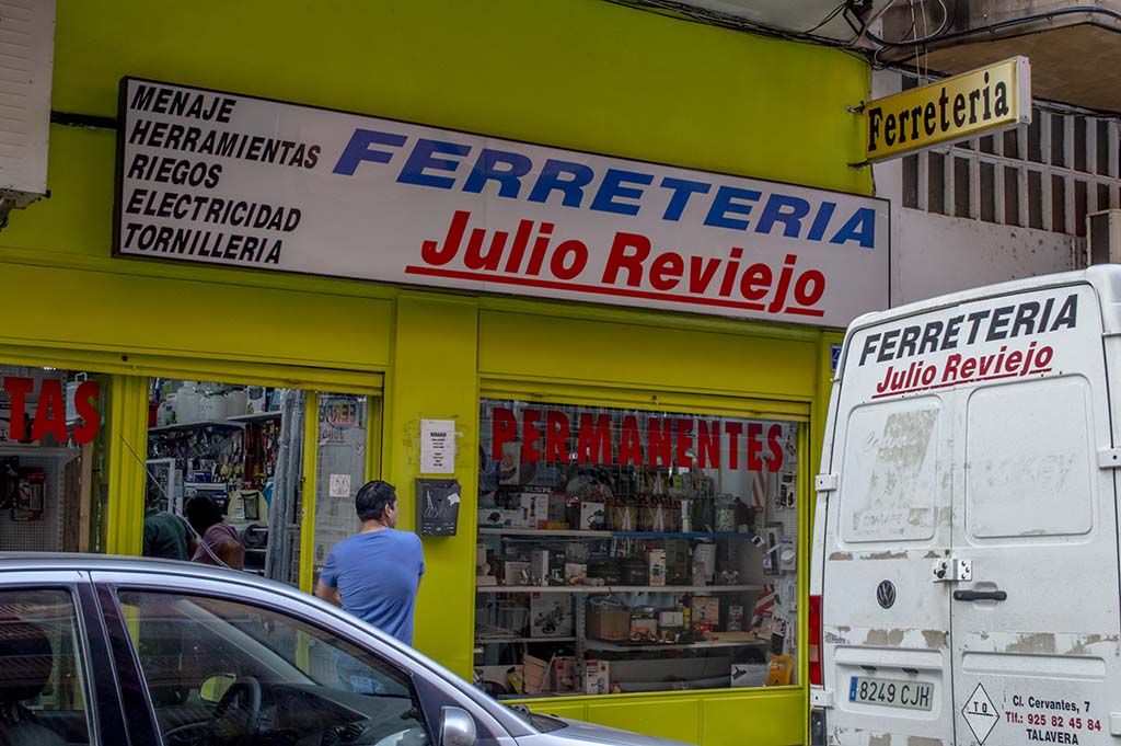 Ferretería Julio Reviejo, casi 30 años en el barrio Fray Hernando