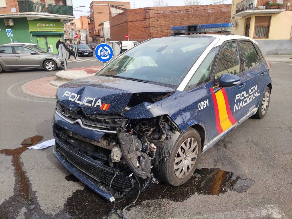 Persecución en las calles de Talavera acaba con impacto en un coche patrulla