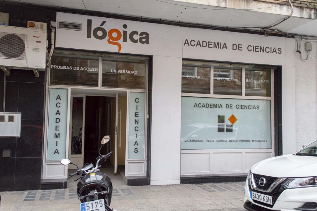 The Academy of Logic Sciences: close and specialized teaching