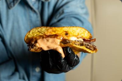 Descubre la Cheese Blue Burger de Yukatán Talavera