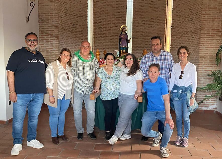 Tita García acompaña a los vecinos de Talavera la Nueva en su tradicional romería de San Isidro