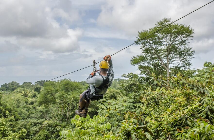 Deportes acuáticos, senderismo y escalada en el Pantano de San Juan