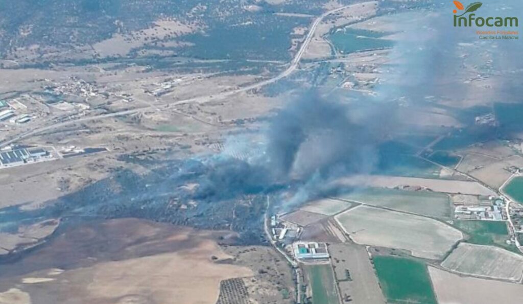 Controlan el incendio declarado en una zona agrícola de Talavera (Foto de INFOCAM)