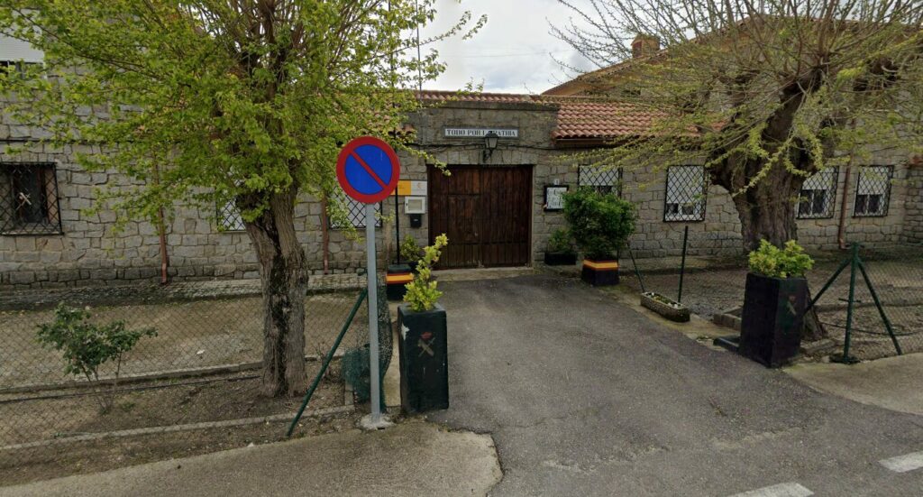 Detienen a una mujer por sextorsión a un varón de Pelahustán (Foto de Google Maps del puesto de la Guardia Civil en Pelahustán)