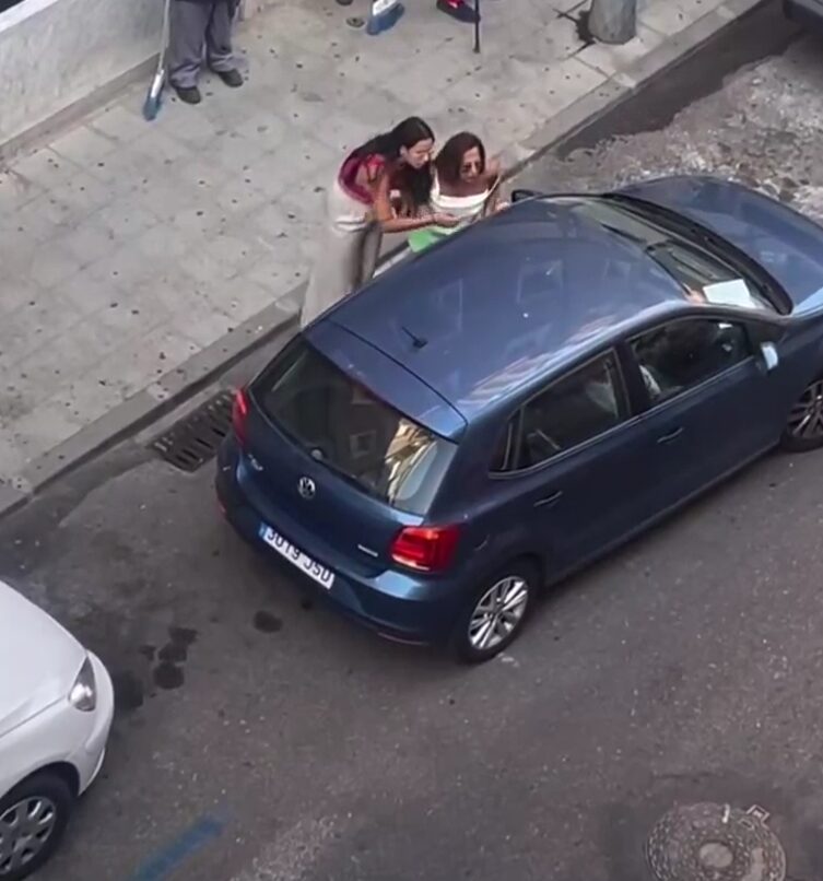 Una discusión en una calle de Talavera se hace viral en redes (Foto del momento del altercado sacada de redes sociales)