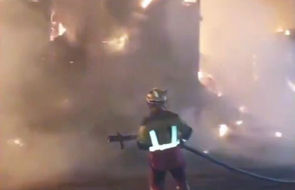 Se incendia una nave de pacas de paja situada en Olías del Rey (Foto del perfil de redes sociales del CPIS Toledo)