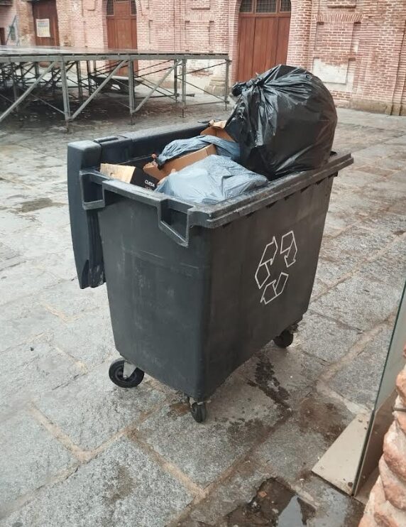 Continua la acumulación de basura en las calles de Talavera