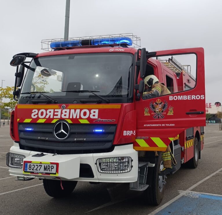 Un coche se empotra contra una tienda en Santa Teresa (Foto de archivo de un camión de las redes sociales de los bomberos de Toledo)