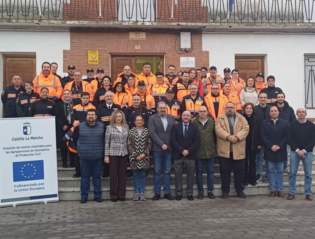 Castilla-La Mancha refuerza Protección Civil con 237 lotes de uniformidad