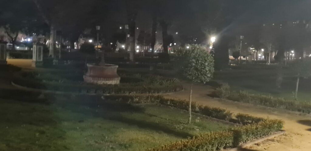 Los Jardines del Prado, en modo 'ahorro de luz': hasta 100 farolas apagadas y un patrimonio a oscuras