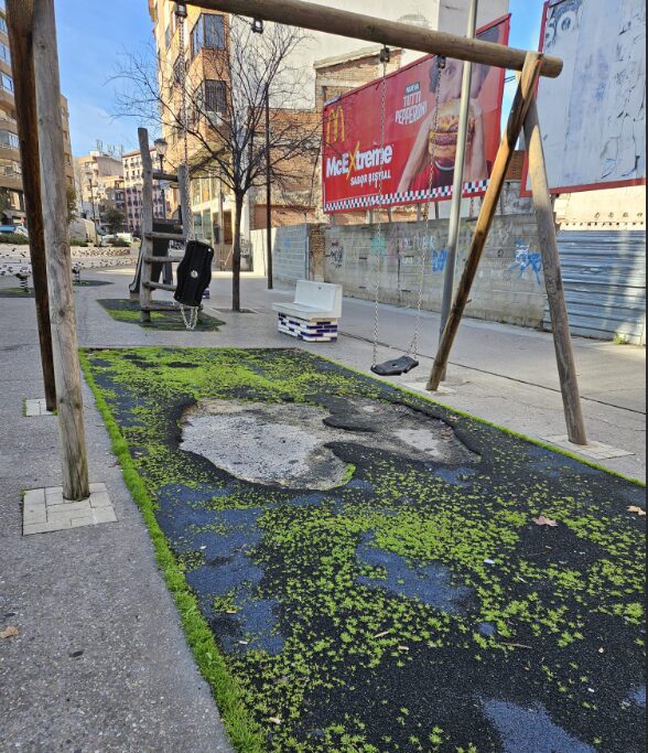 Denuncian el estado de abandono de los parques infantiles