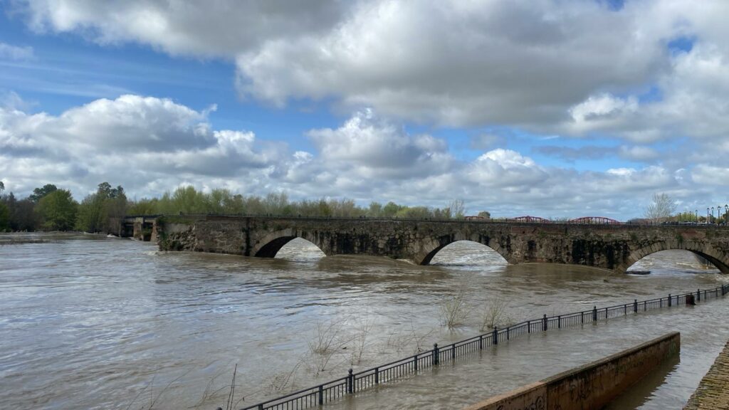 El río Tajo alcanza un caudal de 1.400 m³/s y se mantienen activos los protocolos de emergencia