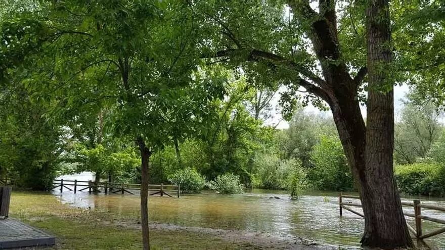 Rescatado un hombre en Escalona por la crecida del río Alberche