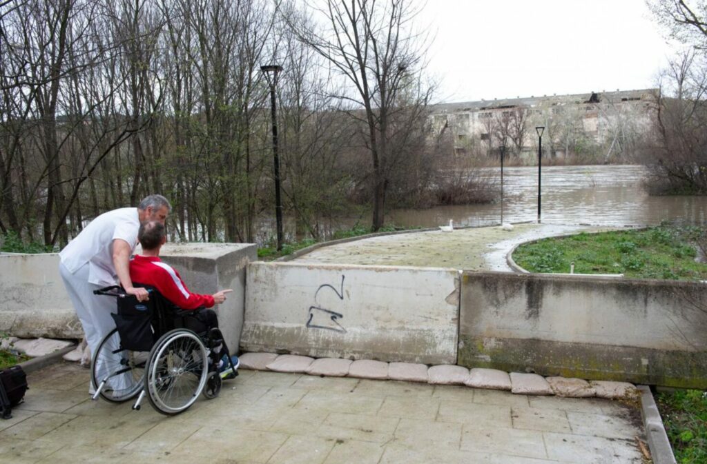 La UME llega a Parapléjicos para impedir que el agua del Tajo afecte al hospital